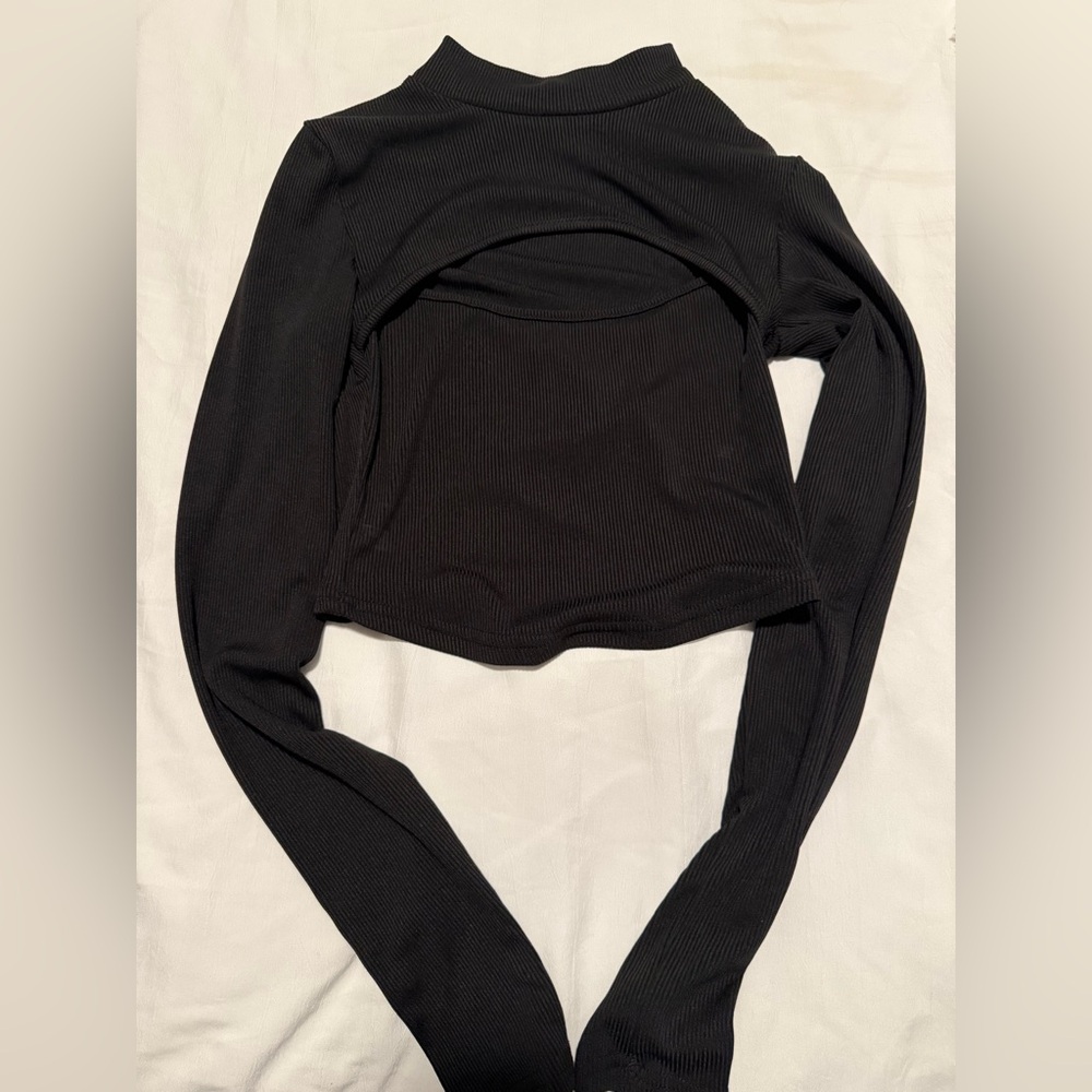 Black long sleeve crop top
